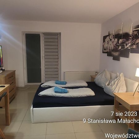 Apartamenty Rest Studio Self Check-In 24H Битом Екстериор снимка